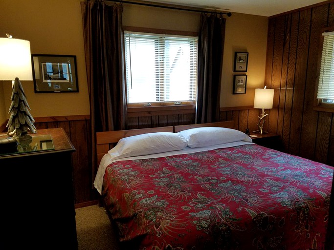 Parsons Vacation Rentals Bear Den, Cabins, Presque Isle, United