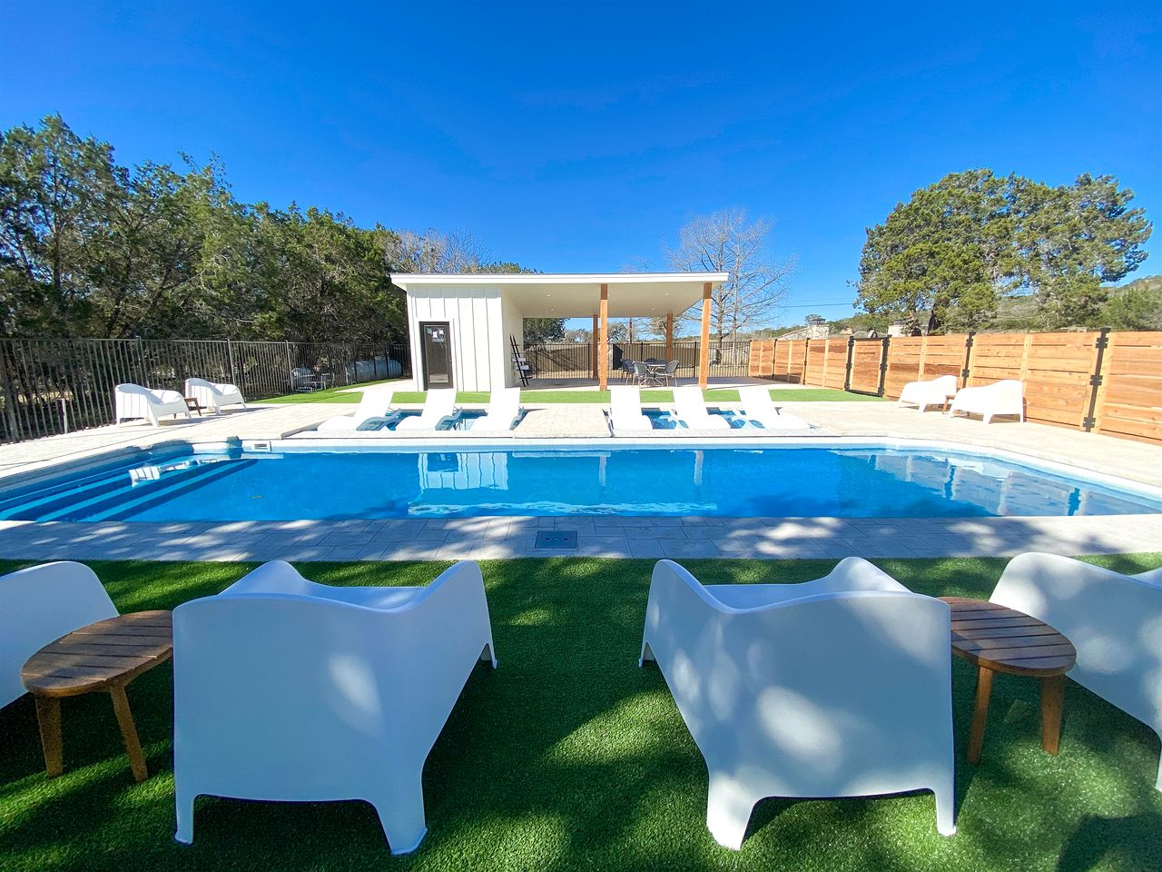 Beautiful Lakeside Rental with Hot-Tub in Igram, Texas, Perfect for Family Glamping Trips