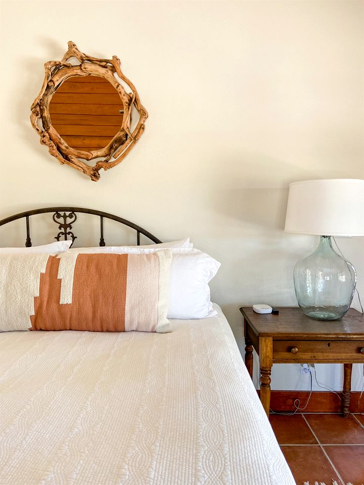 Beautiful Lakeside Rental with Hot-Tub in Igram, Texas, Perfect for Family Glamping Trips