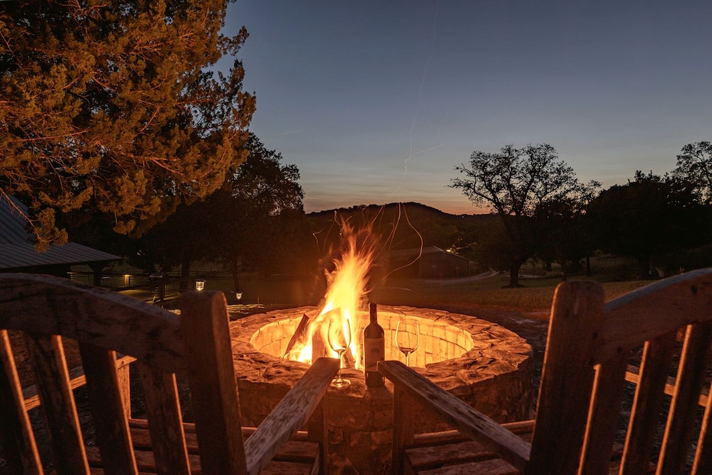 Beautiful Lakeside Rental with Hot-Tub in Igram, Texas, Perfect for Family Glamping Trips