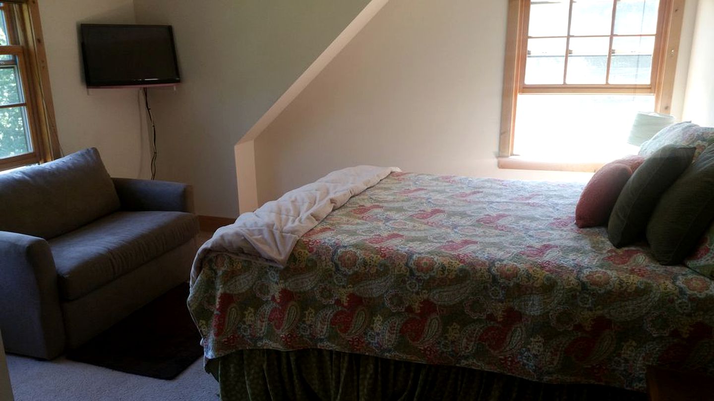 Bed and Breakfast Cabin for Weekend Getaway near Millbrook, New York