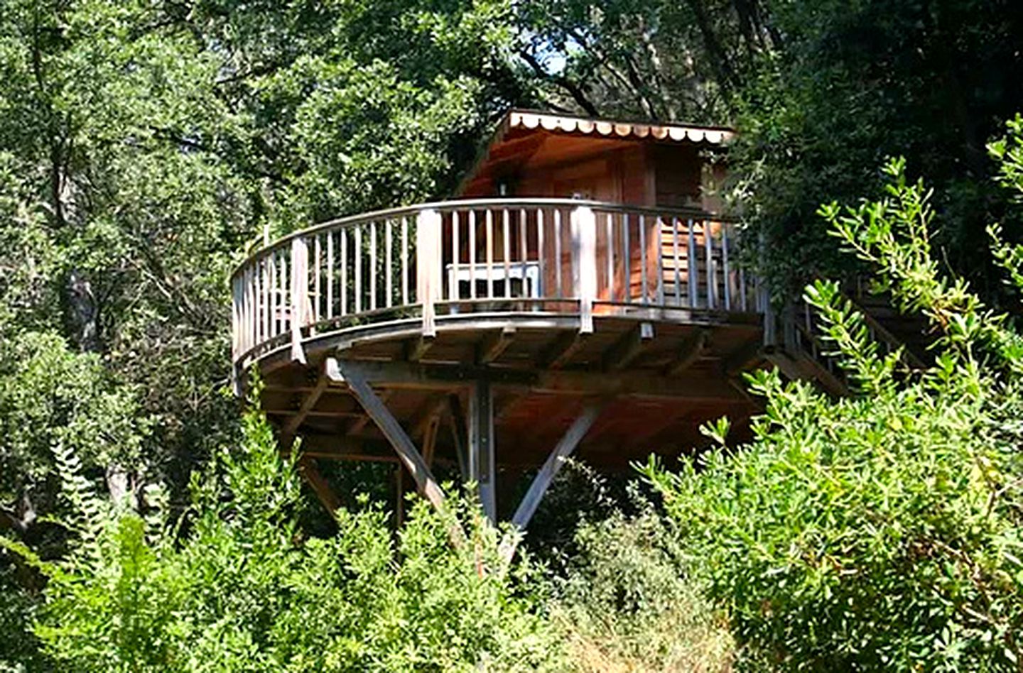 Beautiful, Luxurious Treehouses in Saint-Paul, France