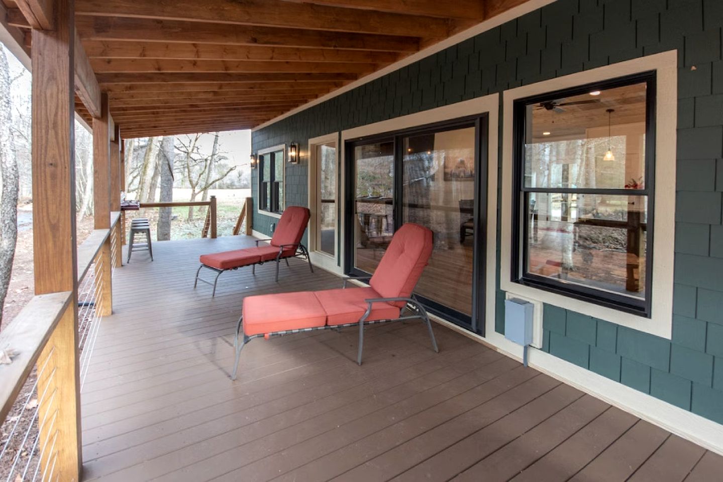 Beautiful Mountain Cabin with Jacuzzi and Lovely Creek Views in NC