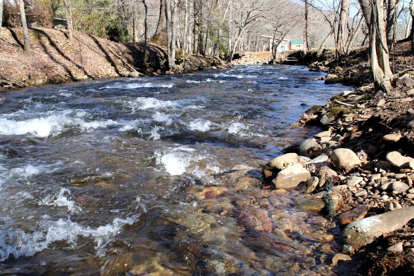 Beautiful Mountain Cabin with Jacuzzi and Lovely Creek Views in NC