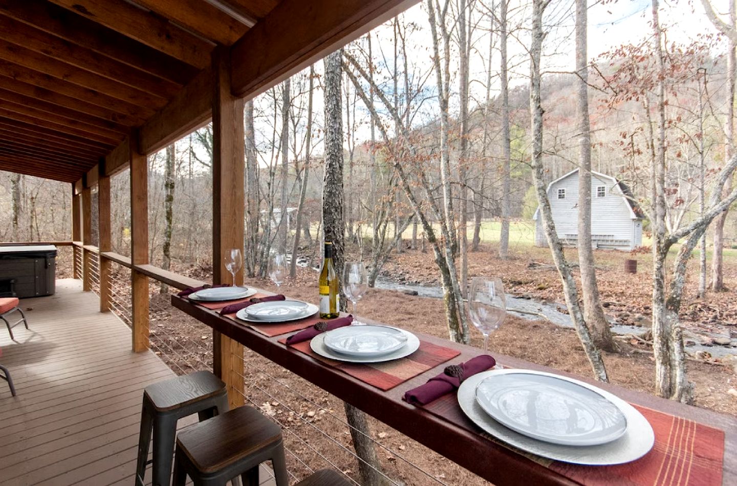 Beautiful Mountain Cabin with Jacuzzi and Lovely Creek Views in NC