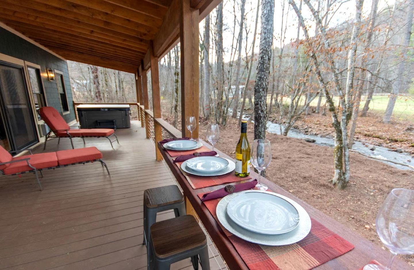 Beautiful Mountain Cabin with Jacuzzi and Lovely Creek Views in NC