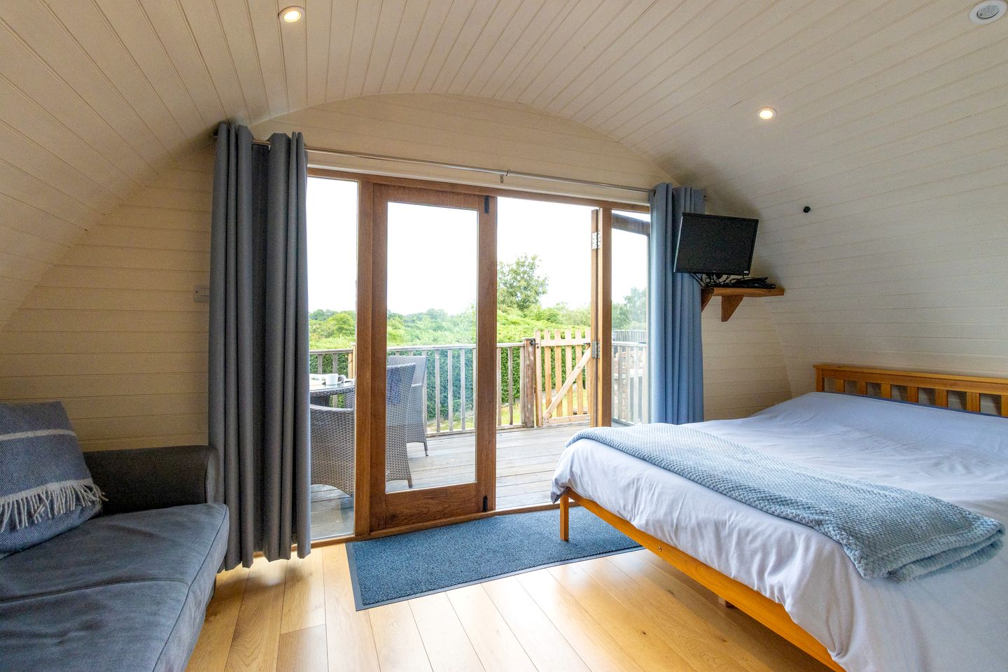 Beautiful Pod by the Irfon River for a Unique Glamping Getaway near Builth Wells, Wales