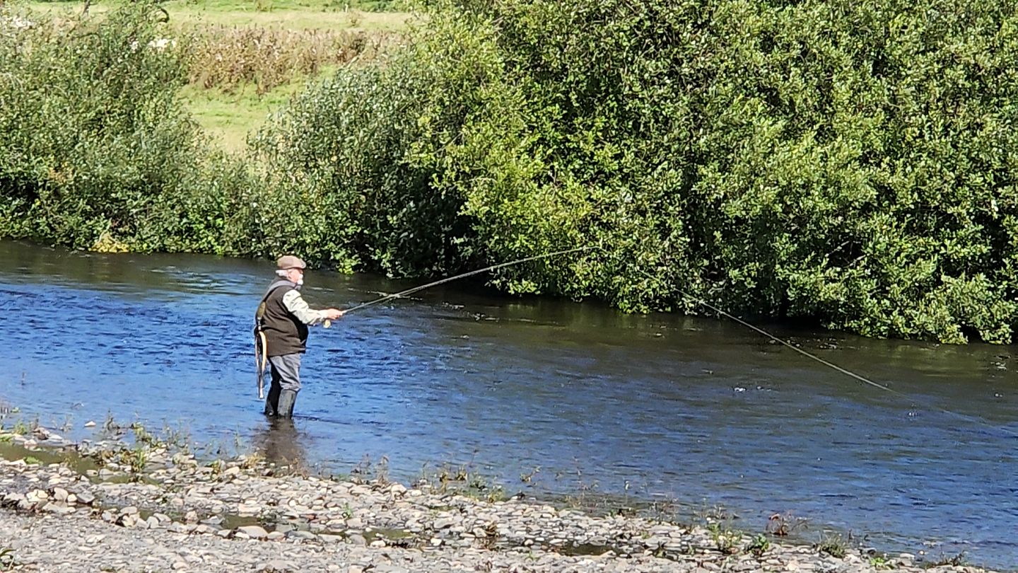 Beautiful Pod by the Irfon River for a Unique Glamping Getaway near Builth Wells, Wales