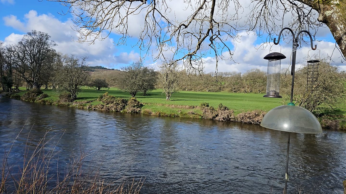 Beautiful Pod by the Irfon River for a Unique Glamping Getaway near Builth Wells, Wales