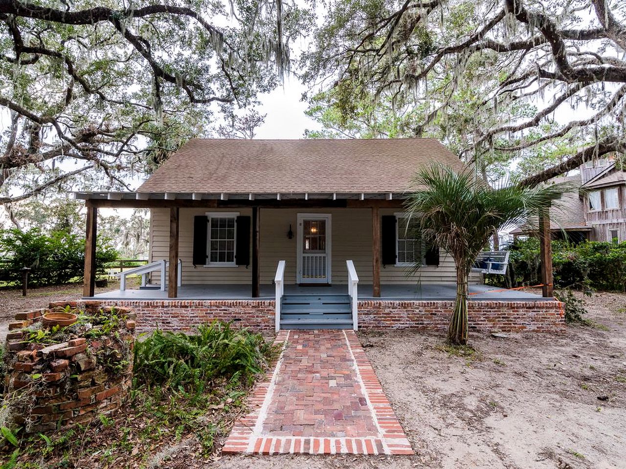 Lovely Three-Bedroom Cabin with Private Pier on Saint Simons Island, Georgia