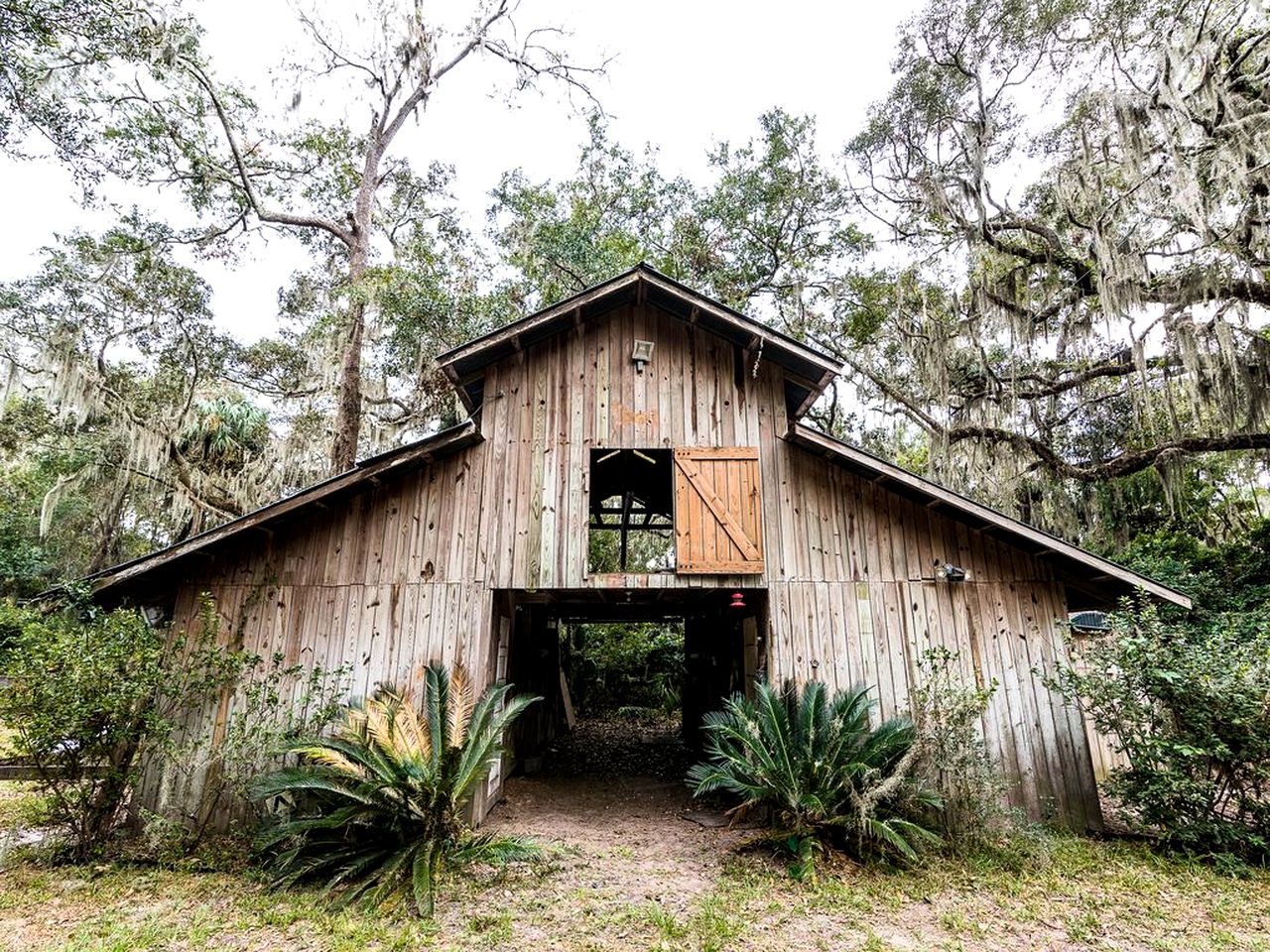 Lovely Three-Bedroom Cabin with Private Pier on Saint Simons Island, Georgia