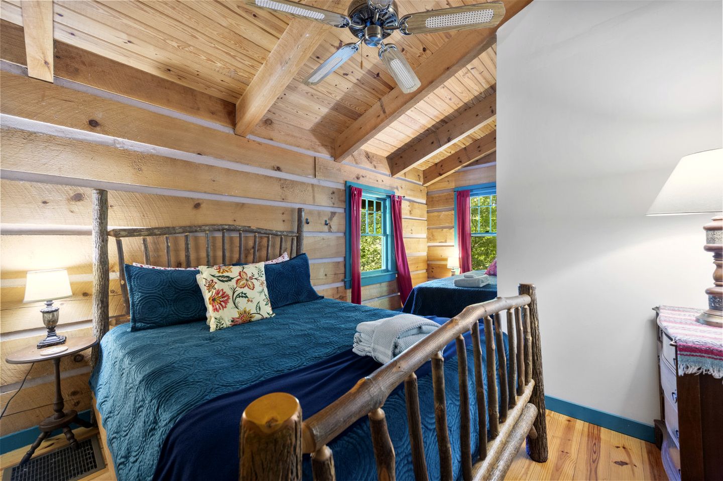 Beautiful Rustic Cabin Surrounded by Nature with Incredible Views and a Wrap-Around Deck for an Amazing Glamping Experience in Marshall, NC