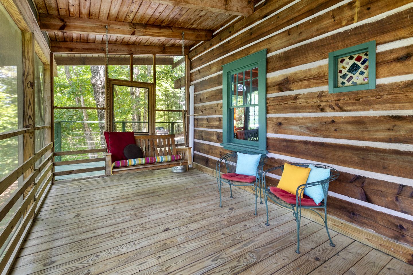 Beautiful Rustic Cabin Surrounded by Nature with Incredible Views and a Wrap-Around Deck for an Amazing Glamping Experience in Marshall, NC