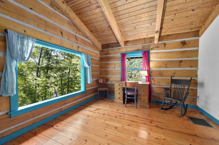 Cabins (United States of America, Marshall, North Carolina)
