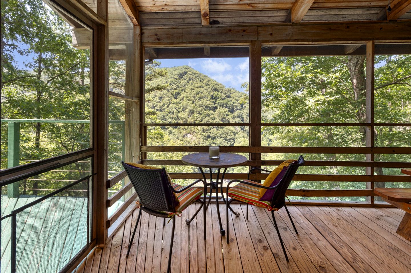Beautiful Rustic Cabin Surrounded by Nature with Incredible Views and a Wrap-Around Deck for an Amazing Glamping Experience in Marshall, NC