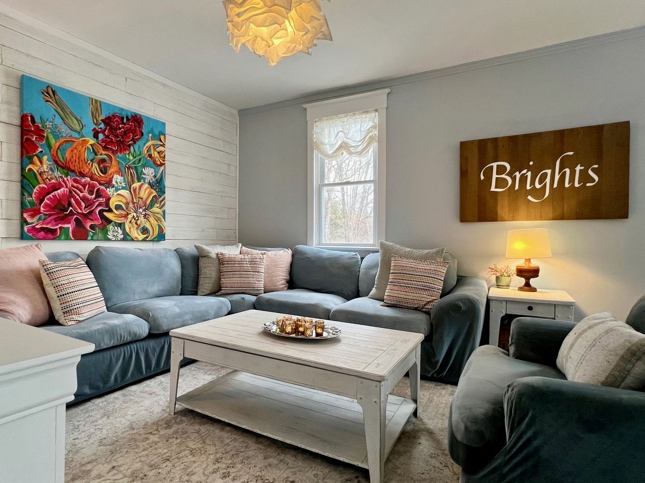 Beautiful, Rustic, Lodge with Pizza Oven, BBQ, and Porch for an Amazing Family Getaway in Ontario