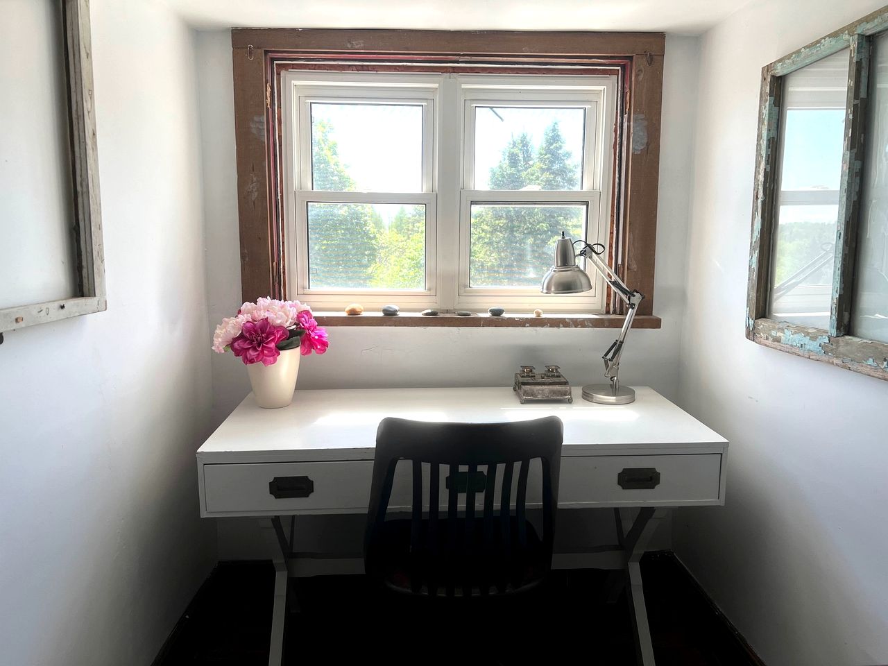 Beautiful, Rustic, Lodge with Pizza Oven, BBQ, and Porch for an Amazing Family Getaway in Ontario