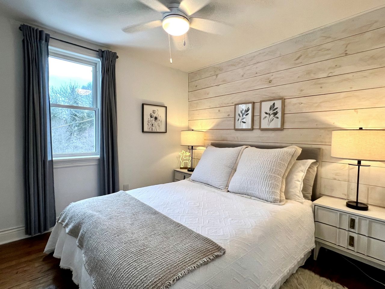 Beautiful, Rustic, Lodge with Pizza Oven, BBQ, and Porch for an Amazing Family Getaway in Ontario