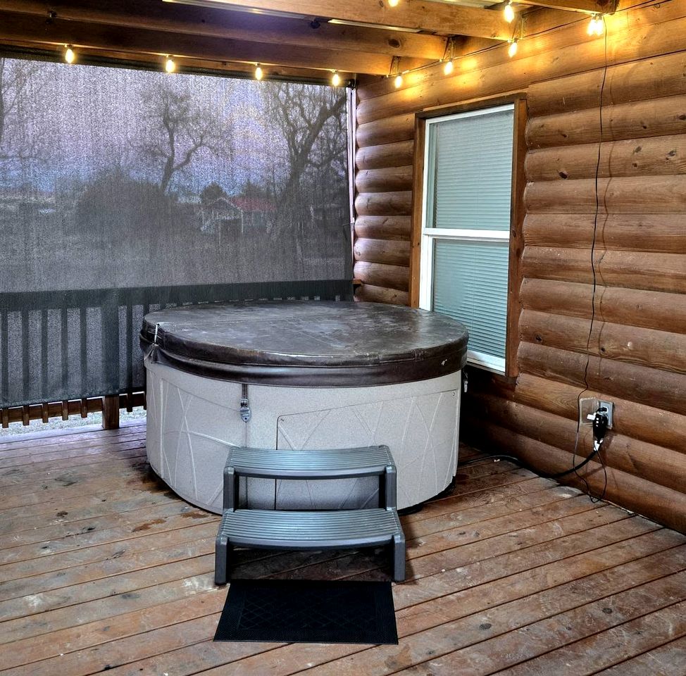 Beautiful Rustic Wooden Cabin in Quitman, Mississippi