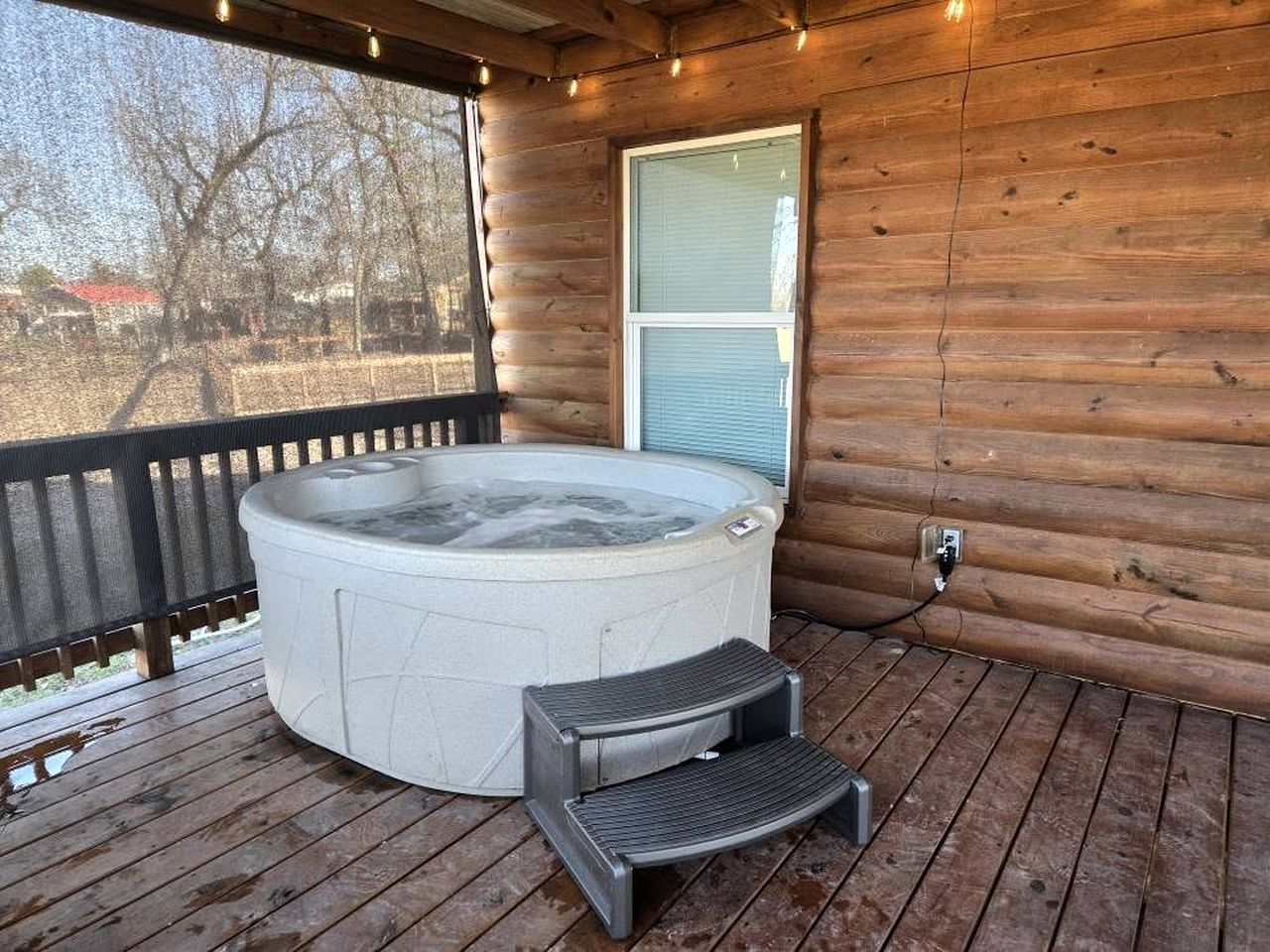 Beautiful Rustic Wooden Cabin in Quitman, Mississippi