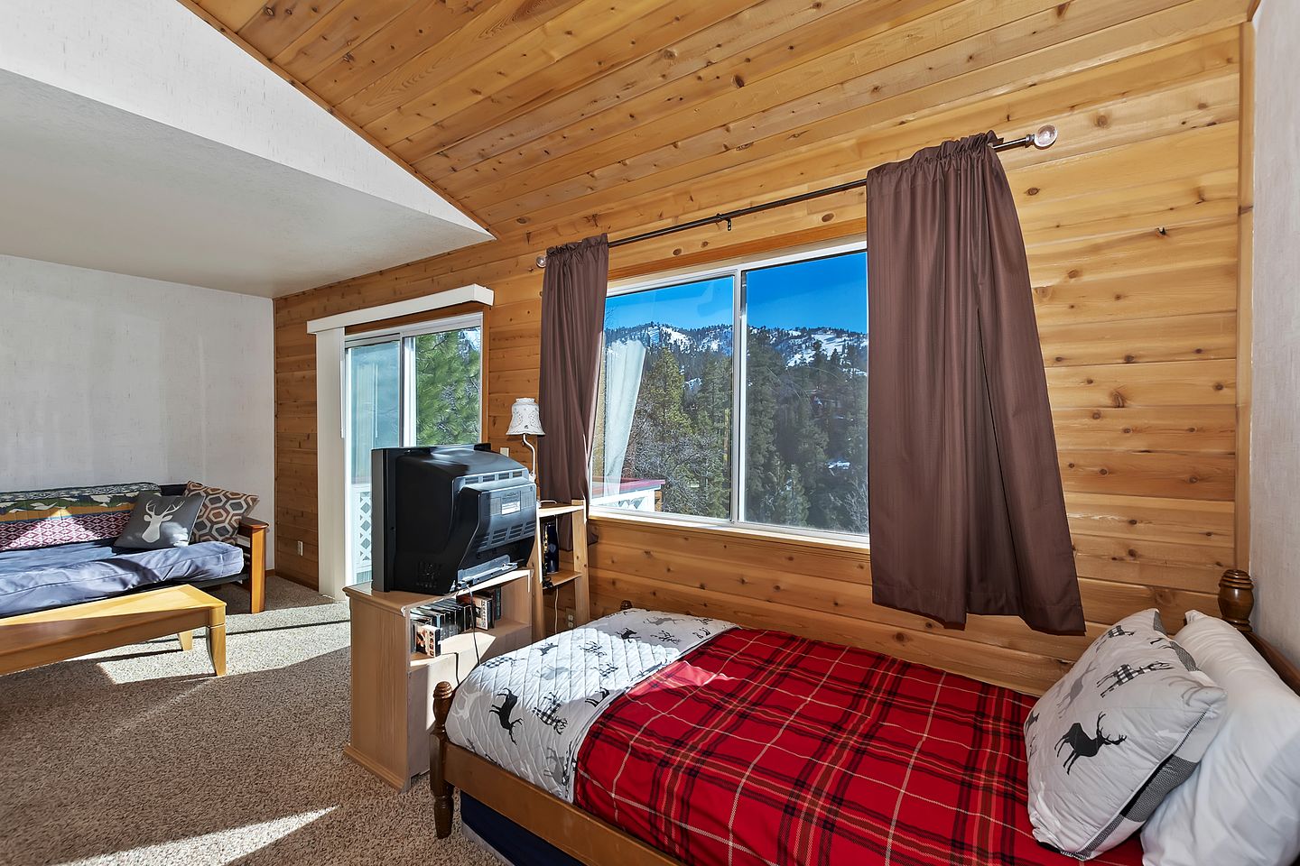 Beautiful, Secluded Cottage with Great Views in Big Bear Lake, California
