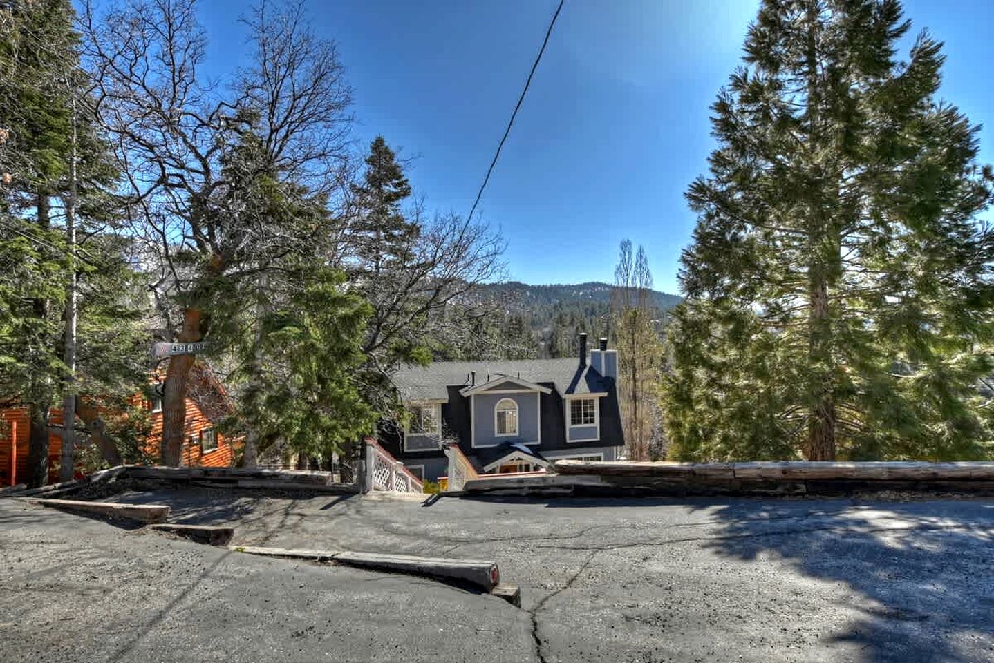 Beautiful, Secluded Cottage with Great Views in Big Bear Lake, California