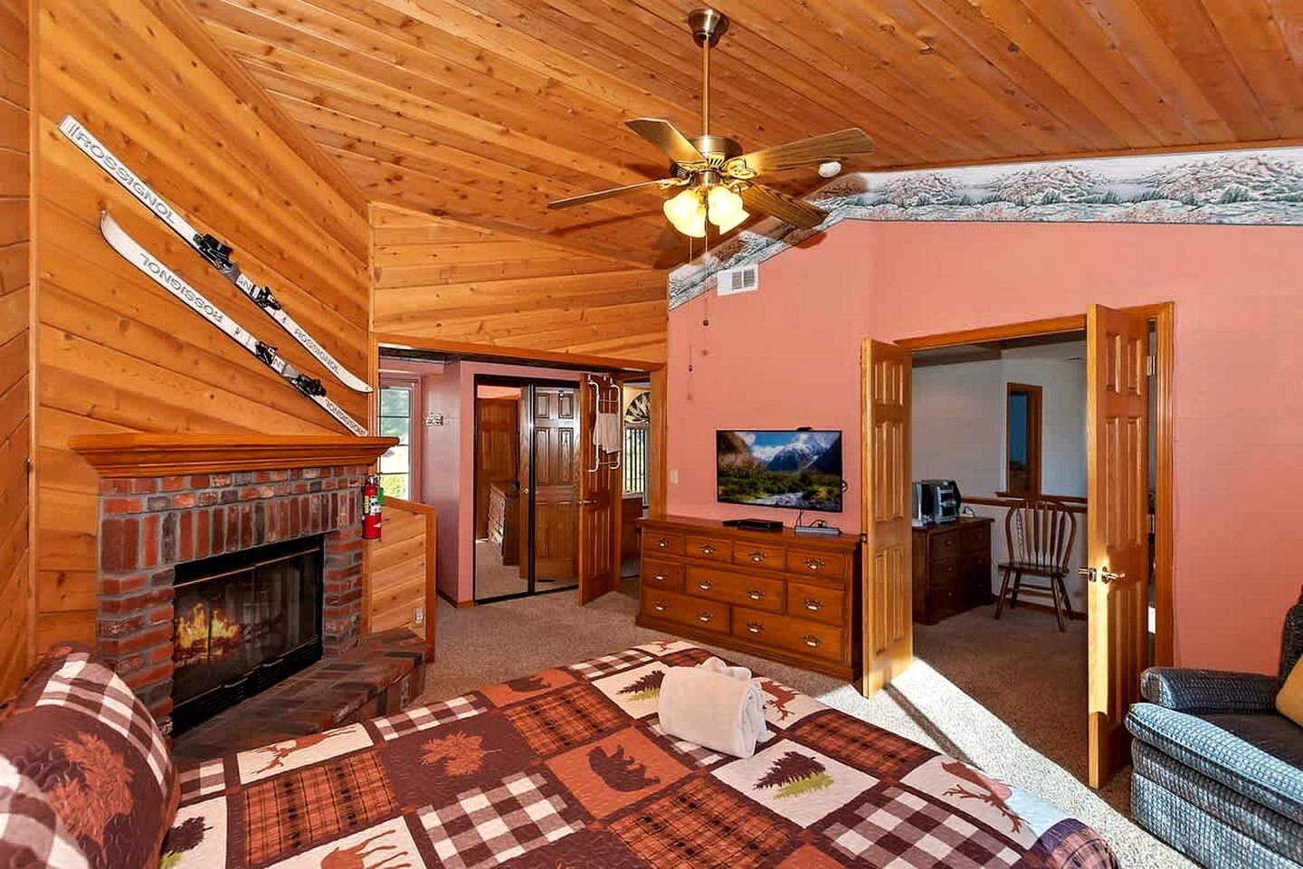 Beautiful, Secluded Cottage with Great Views in Big Bear Lake, California