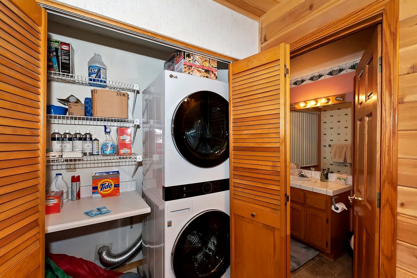 Beautiful, Secluded Cottage with Great Views in Big Bear Lake, California