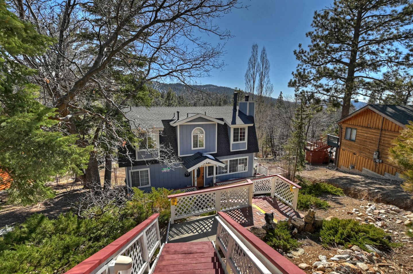 Beautiful, Secluded Cottage with Great Views in Big Bear Lake, California