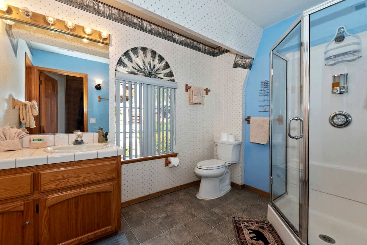 Beautiful, Secluded Cottage with Great Views in Big Bear Lake, California