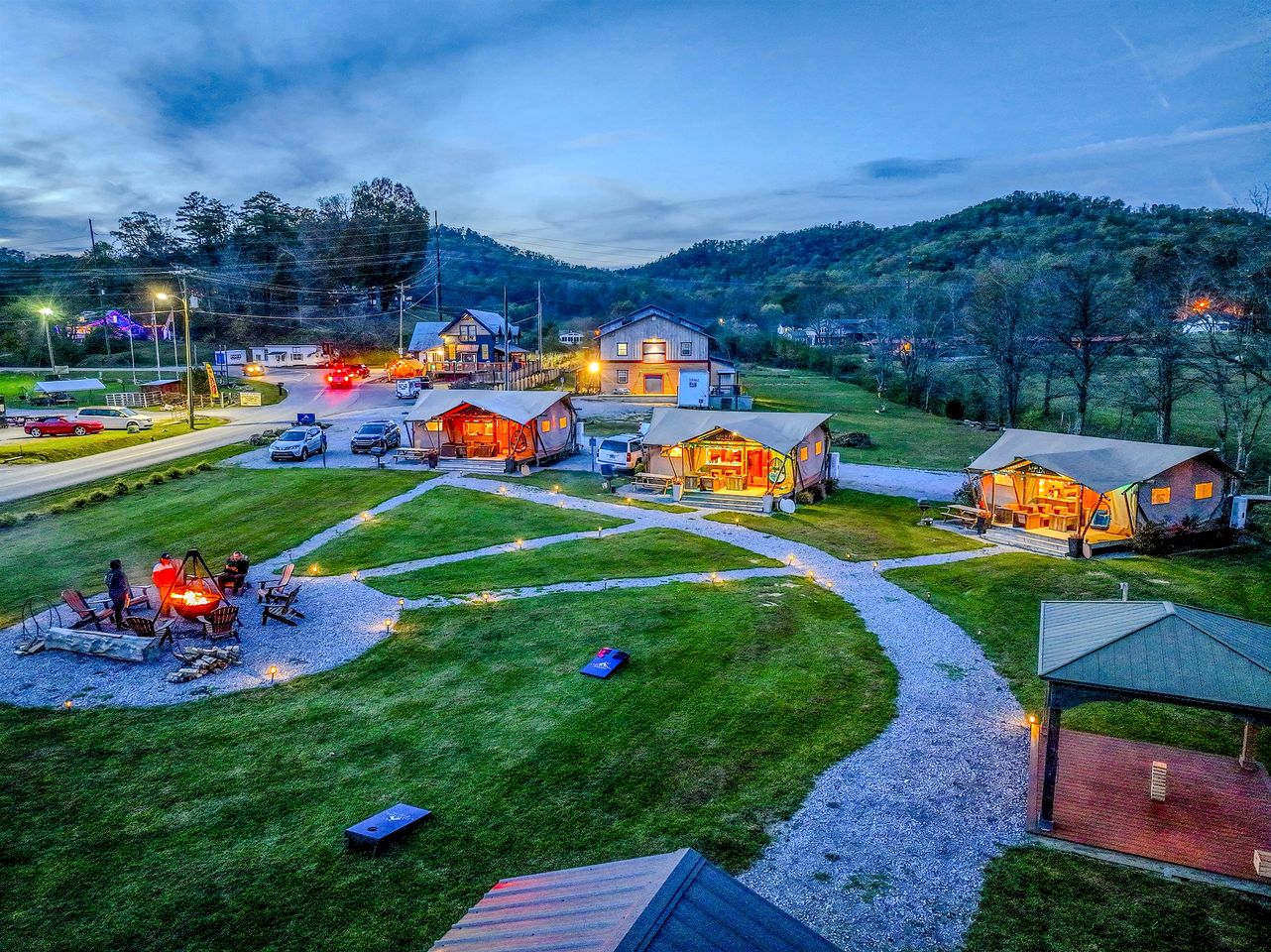 Beautiful Secluded Tented Cabin with Fire Pit in Sevierville, Tennessee