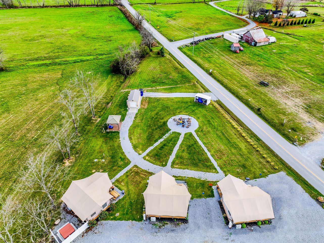 Beautiful Secluded Tented Cabin with Fire Pit in Sevierville, Tennessee