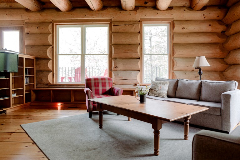 Log Cabins (Canada, Prince Edward, Ontario)