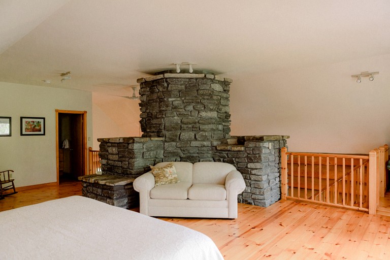 Log Cabins (Canada, Prince Edward, Ontario)