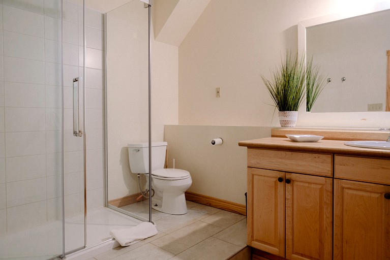 Log Cabins (Canada, Prince Edward, Ontario)