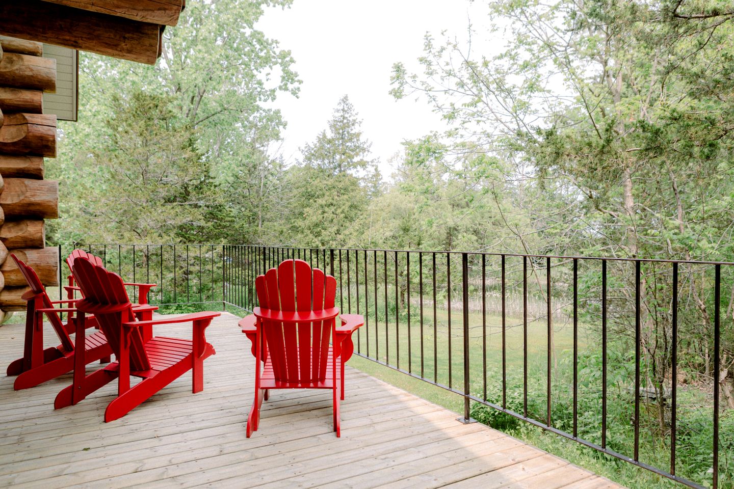 Beautiful Spacious Log Cabin Surrounded by Nature for a Peaceful Family Vacation in Prince Edward, Ontario