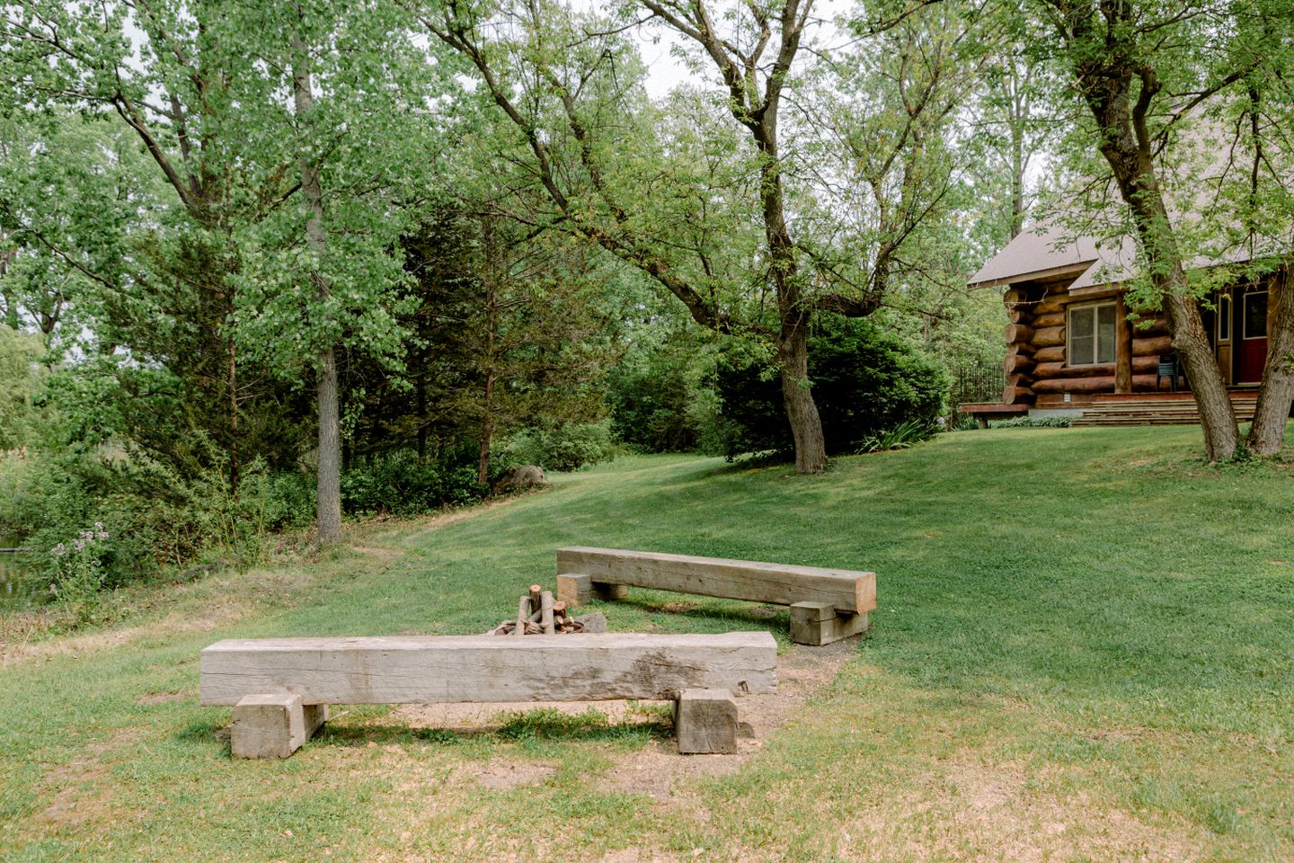 Beautiful Spacious Log Cabin Surrounded by Nature for a Peaceful Family Vacation in Prince Edward, Ontario