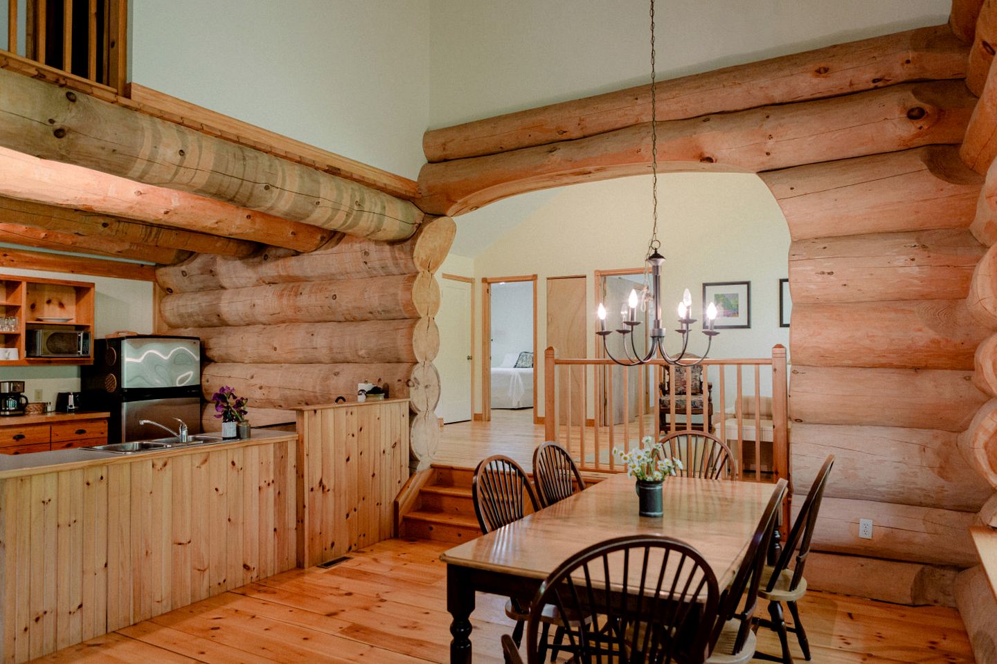 Beautiful Spacious Log Cabin Surrounded by Nature for a Peaceful Family Vacation in Prince Edward, Ontario