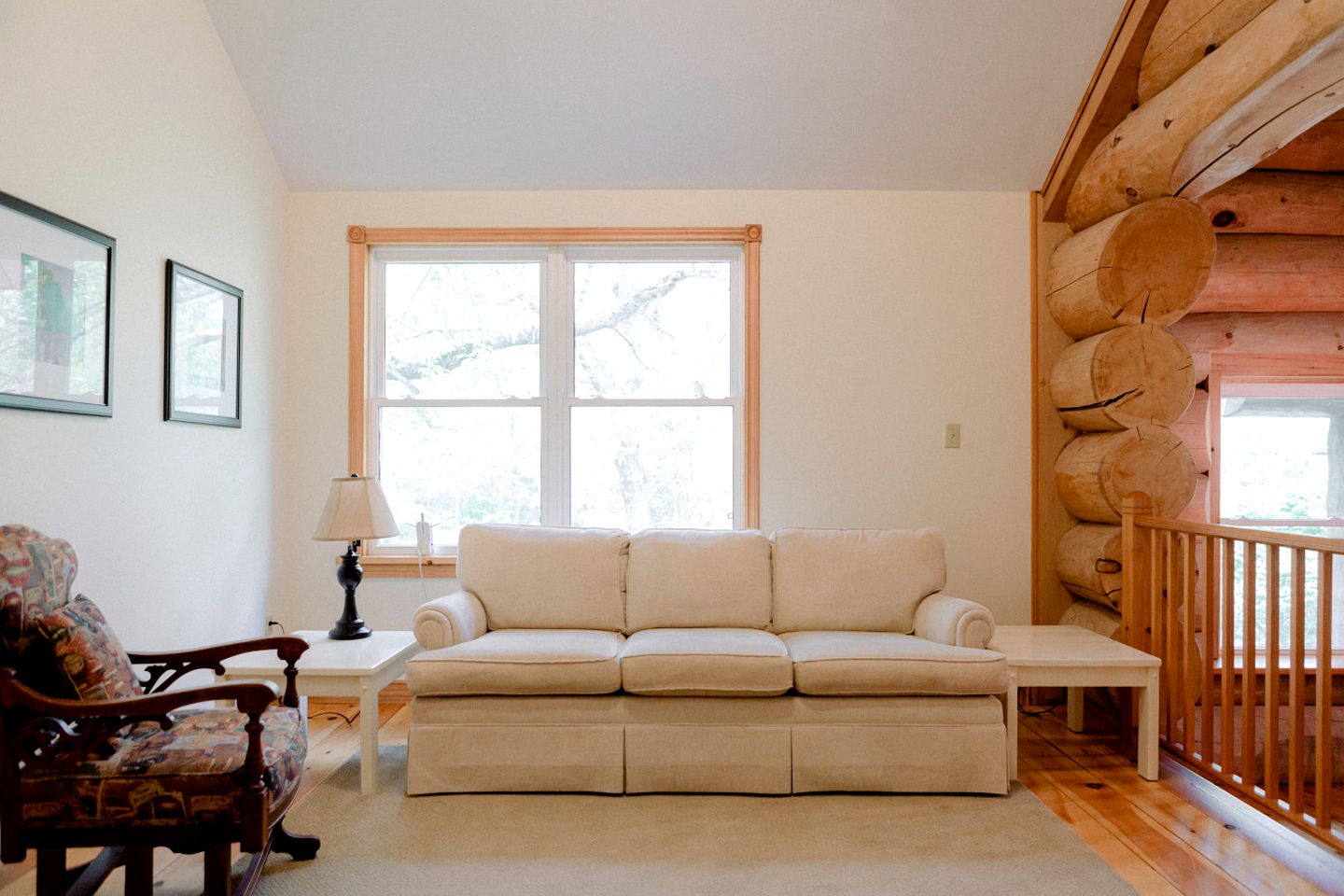 Beautiful Spacious Log Cabin Surrounded by Nature for a Peaceful Family Vacation in Prince Edward, Ontario