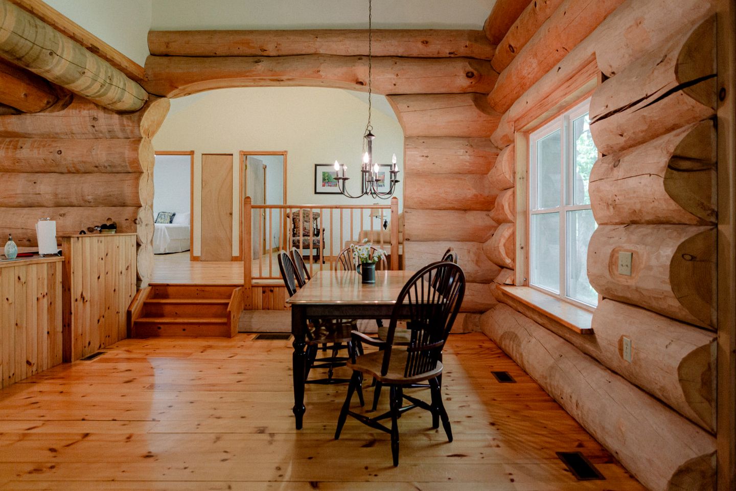 Beautiful Spacious Log Cabin Surrounded by Nature for a Peaceful Family Vacation in Prince Edward, Ontario