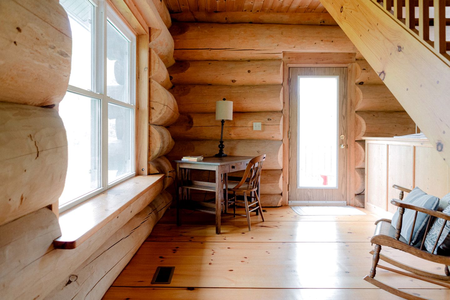 Beautiful Spacious Log Cabin Surrounded by Nature for a Peaceful Family Vacation in Prince Edward, Ontario