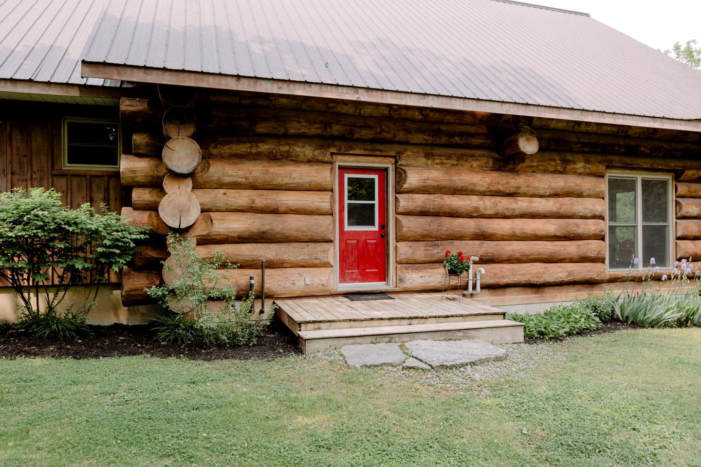 Log Cabins (Canada, Prince Edward, Ontario)