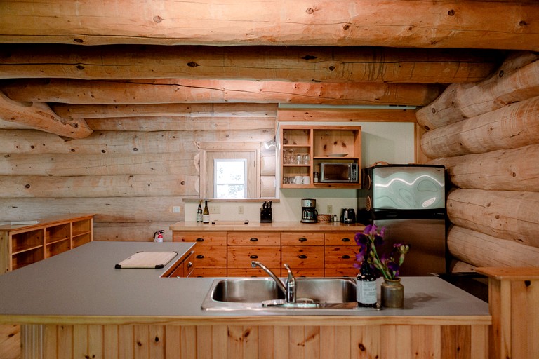 Log Cabins (Canada, Prince Edward, Ontario)