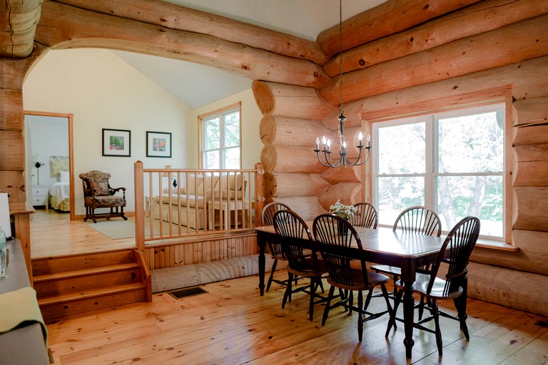 Log Cabins (Canada, Prince Edward, Ontario)