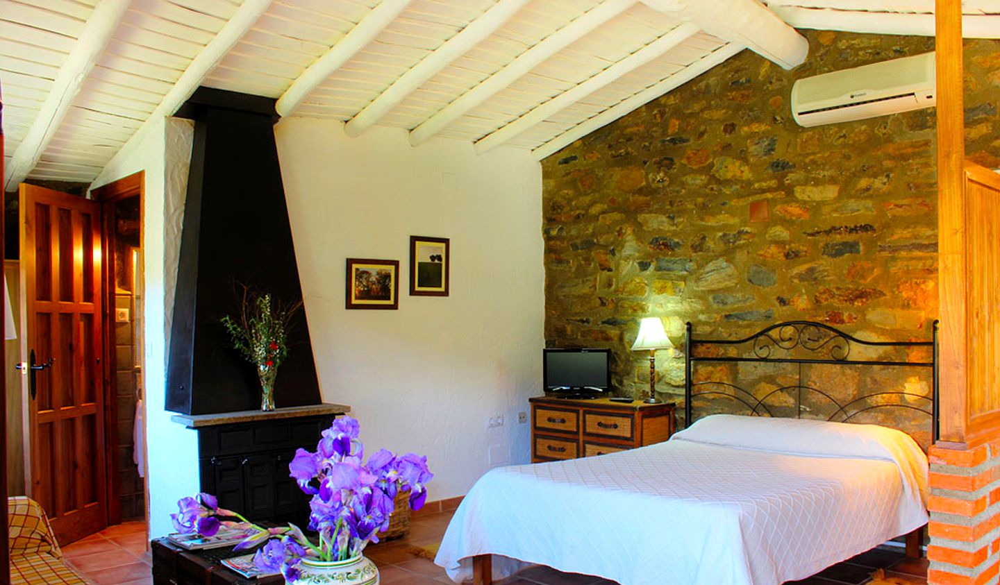 Beautiful Stone Cottage Rental with Swimming Pool Access in Extremadura, Spain