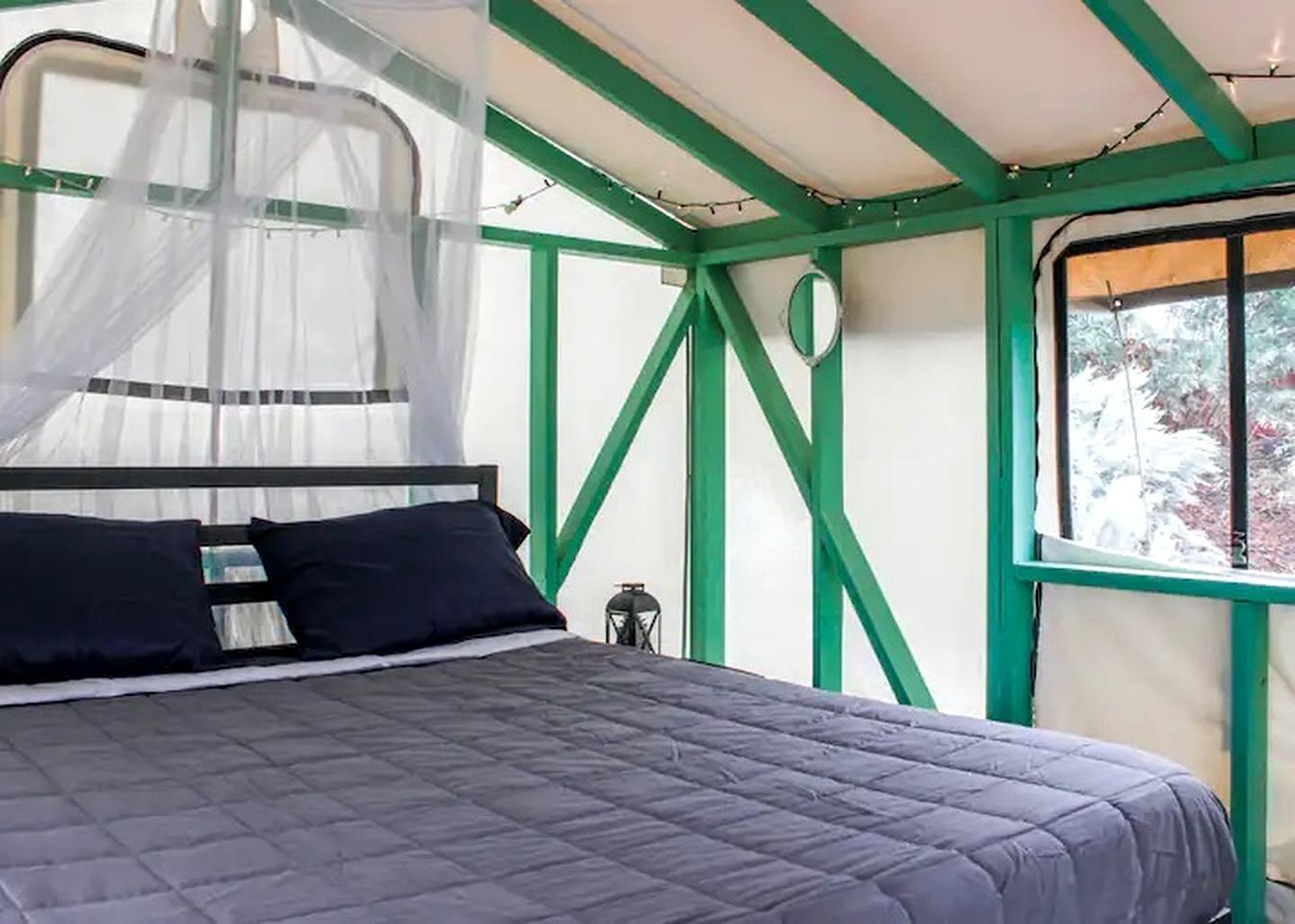 Beautiful Tented Cabin with Stunning Reservoir Views for a Unique Glamping Getaway in Bridgeport, California