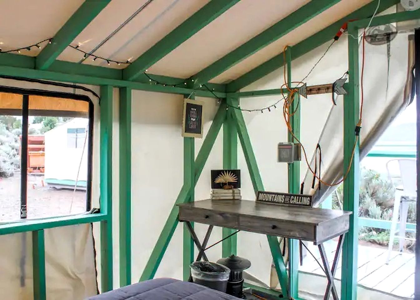 Beautiful Tented Cabin with Stunning Reservoir Views for a Unique Glamping Getaway in Bridgeport, California