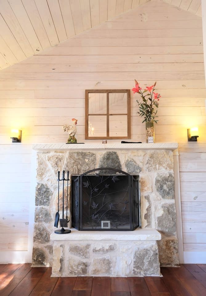 Beautiful Texas Cottage for a Romantic Canyon Lake Getaway