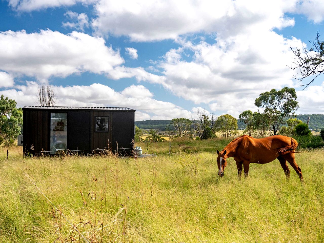Beautiful Tiny House with Fantastic Vistas in Irongate, Queensland