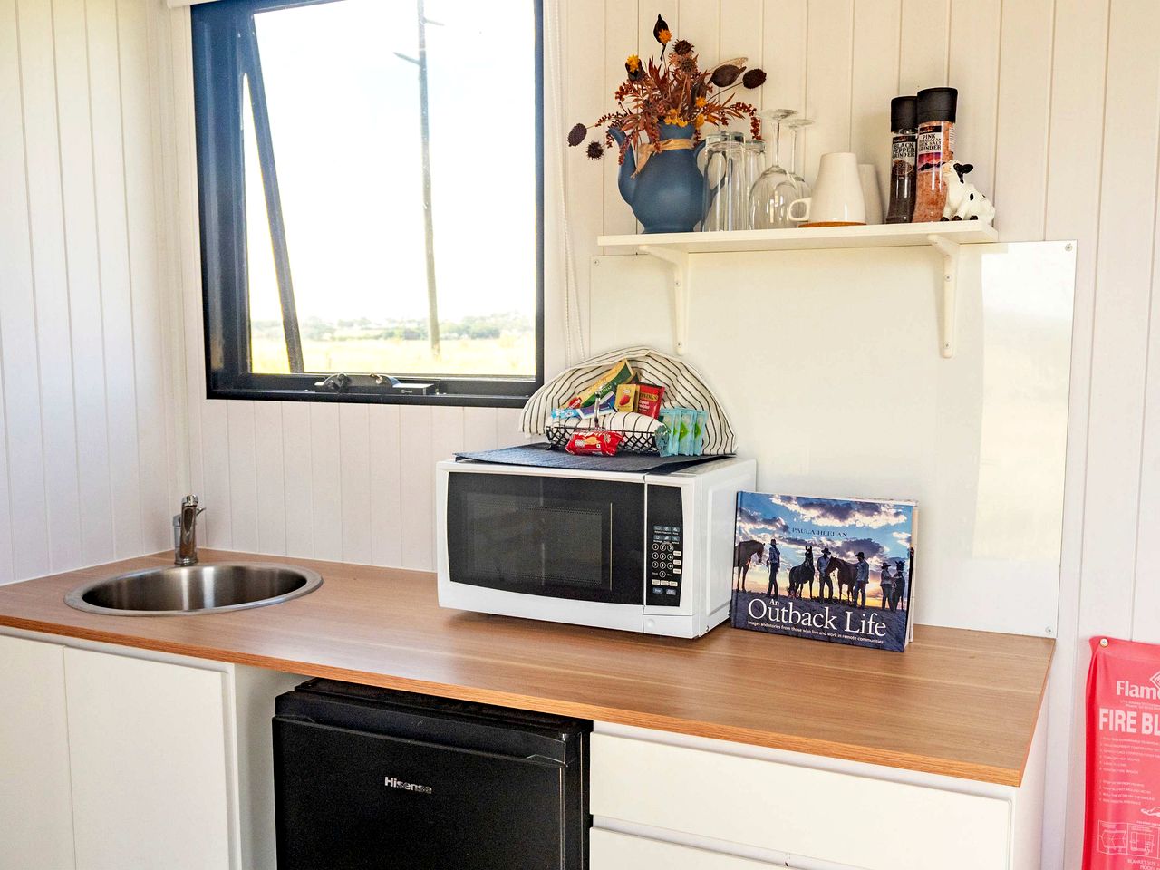 Beautiful Tiny House with Fantastic Vistas in Irongate, Queensland